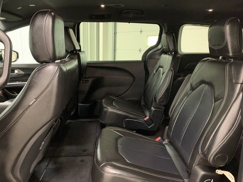 Used 2025 Chrysler Pacifica Select FWD image 20