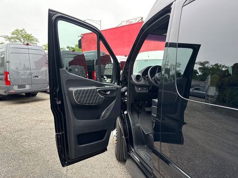 Used 2021 Mercedes-Benz Sprinter 3500 image 11