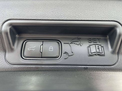 Used 2024 Ford Explorer XLT w/ Equipment Group 202A RWD image 10