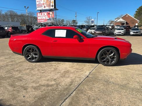 Used 2018 Dodge Challenger SXT Plus image 3