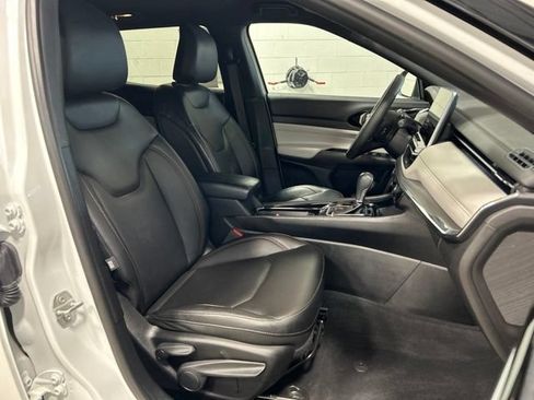 Used 2024 Jeep Compass Limited AWD/4WD image 12
