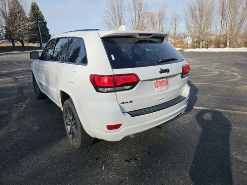 Used 2018 Jeep Grand Cherokee Altitude image 3