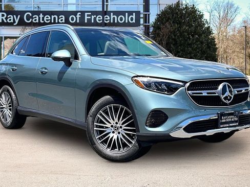 Used 2025 Mercedes-Benz GLC 300 4MATIC image 11