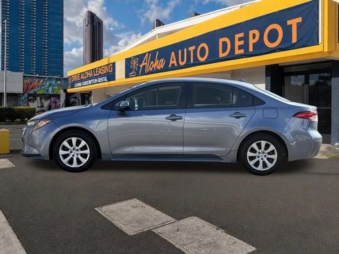 Used 2024 Toyota Corolla LE FWD image 2