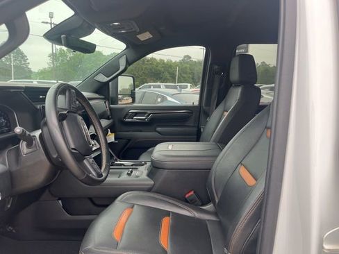 Used 2024 GMC Sierra 2500 AT4 w/ Technology Package AWD/4WD image 9