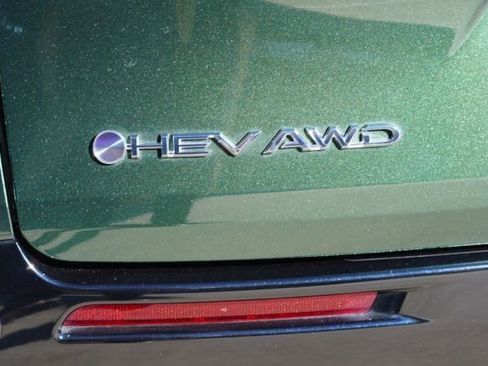 Used 2025 Toyota Sienna Platinum image 10