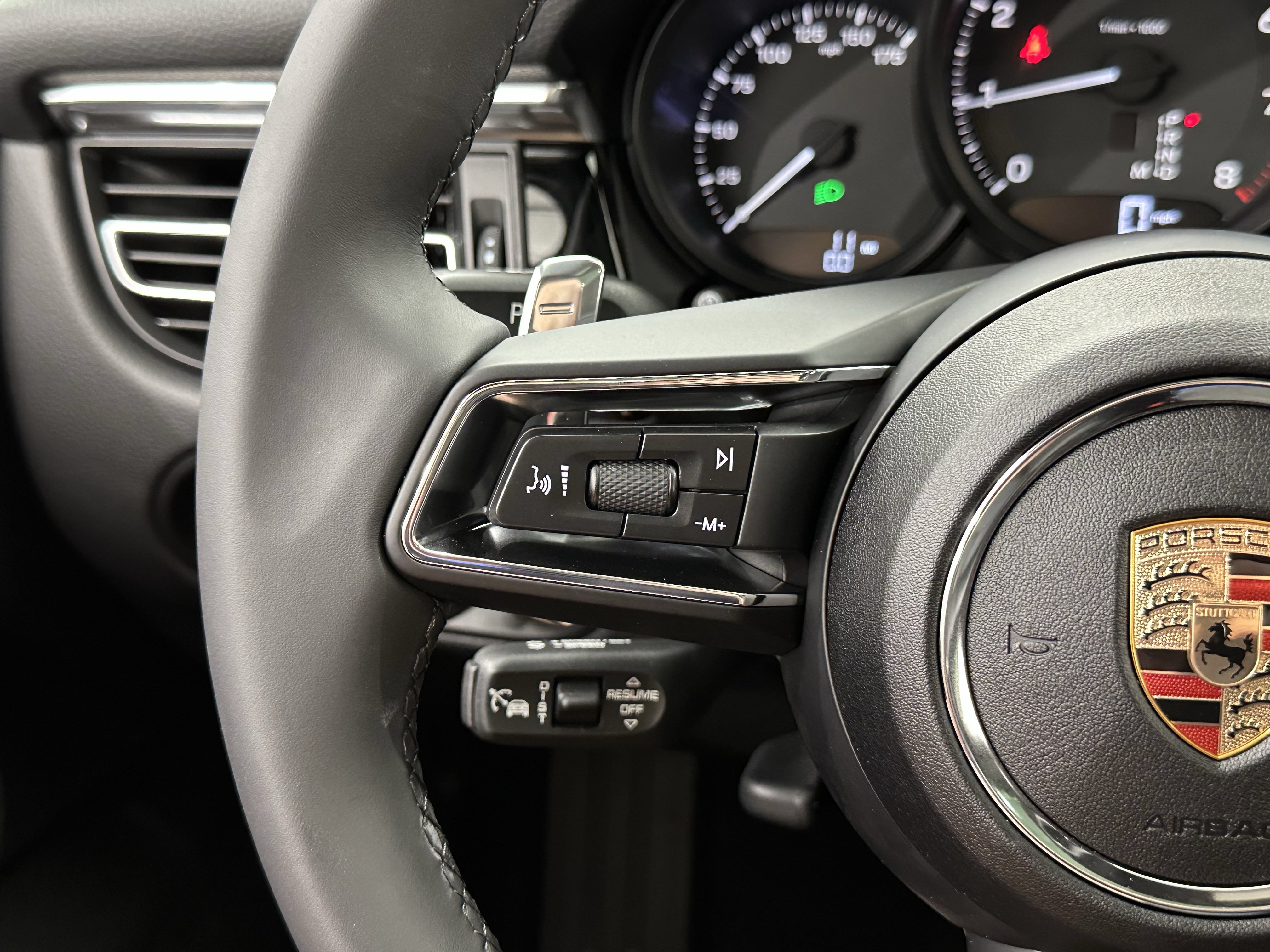 Used 2025 Porsche Macan AWD/4WD image 44