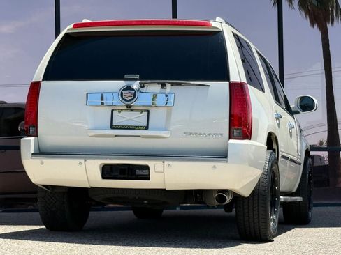 Used 2014 Cadillac Escalade Luxury AWD/4WD image 11