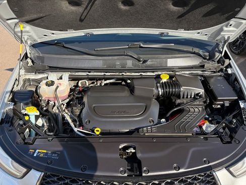 Certified 2024 Chrysler Pacifica Touring-L FWD image 10