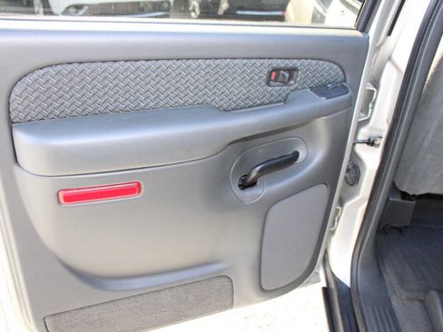 Used 2004 Chevrolet Avalanche 4x4 image 20