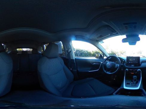 Used 2025 Toyota RAV4 XLE image 43