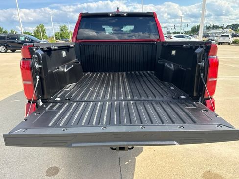 Certified 2025 Toyota Tacoma SR5 AWD/4WD image 19