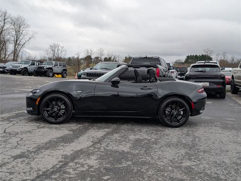 Used 2021 MAZDA MX-5 Miata Club image 2