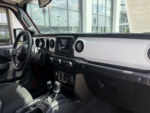 Used 2021 Jeep Wrangler Unlimited Sport AWD/4WD image 25