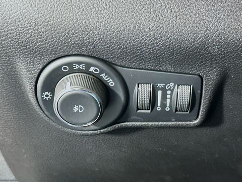 Used 2025 Jeep Compass Limited AWD/4WD image 17