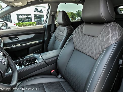 Used 2025 Nissan Murano Platinum w/ Cargo Package image 25