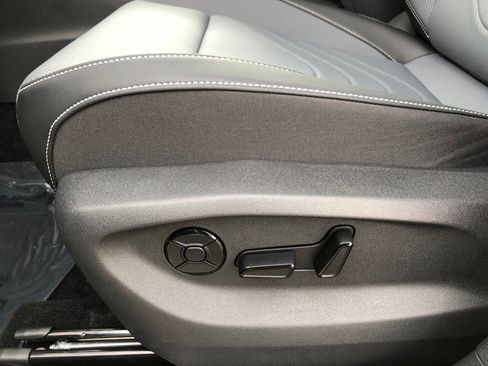 New 2026 Volkswagen Tiguan SE R-Line AWD/4WD image 14
