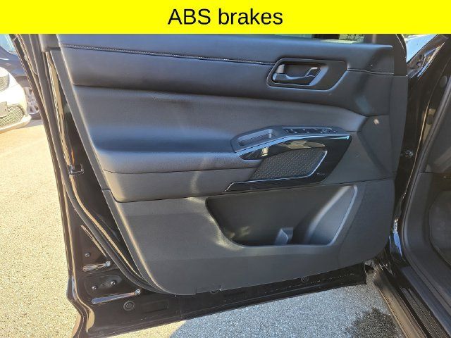 Used 2024 Nissan Pathfinder S AWD/4WD image 21