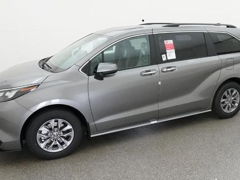 New 2026 Toyota Sienna XLE image 35