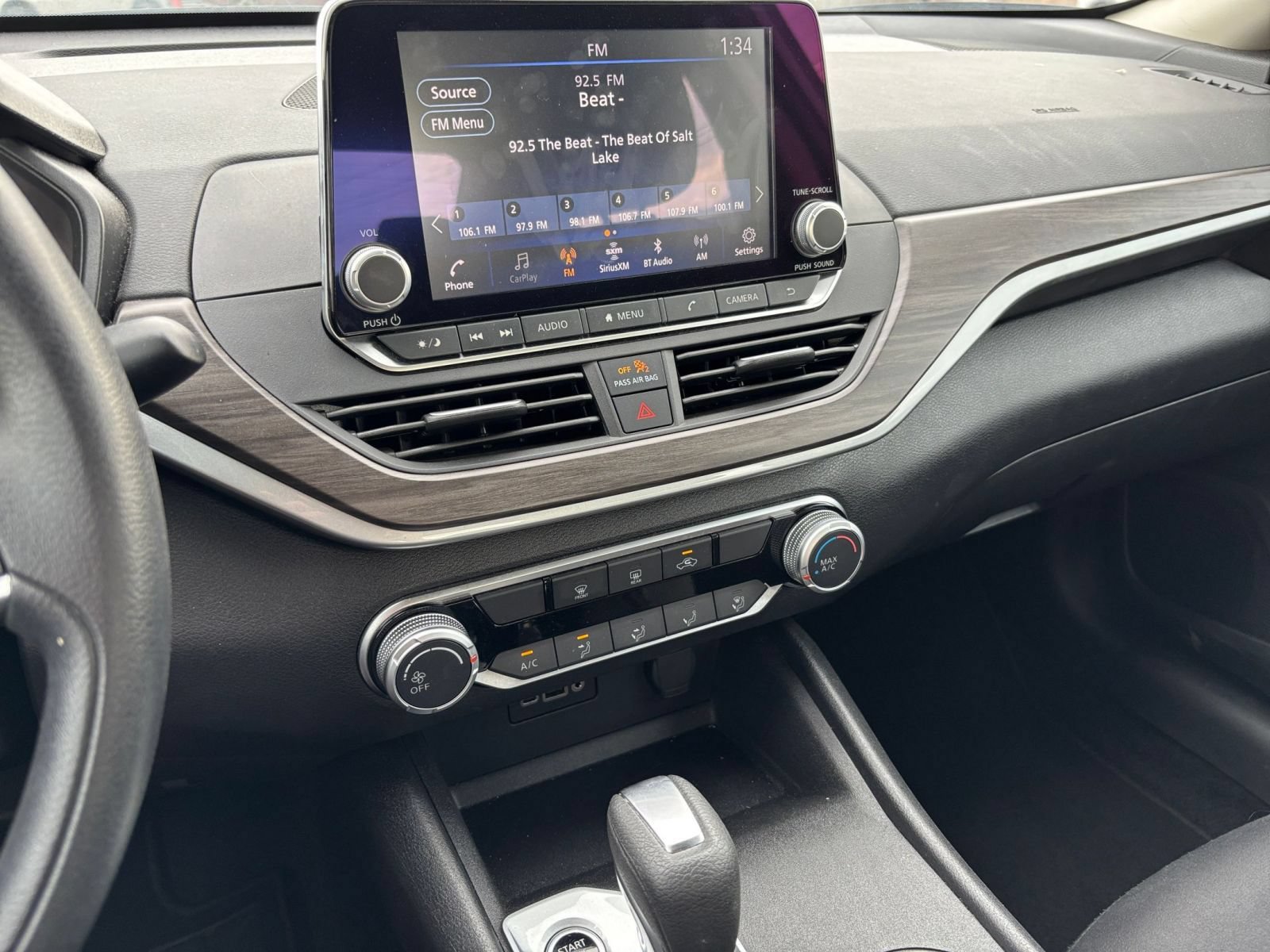 Used 2025 Nissan Altima 2.5 SV FWD image 16