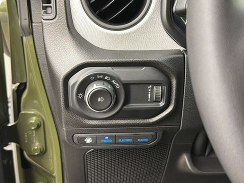 Used 2024 Jeep Wrangler Unlimited AWD/4WD image 30