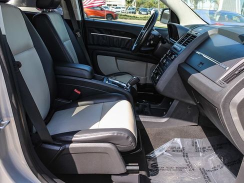 Used 2009 Dodge Journey R/T w/ Flexible Seating Group FWD image 16