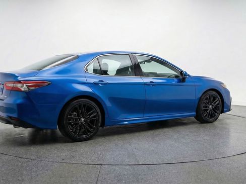 Used 2025 Toyota Camry SE FWD image 9