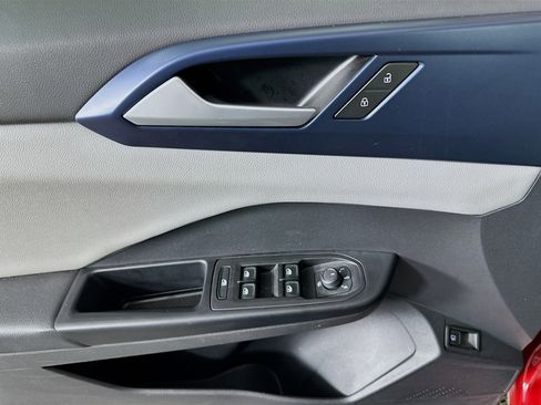 Used 2022 Volkswagen Taos SE image 15