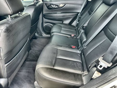 Used 2019 Nissan Rogue SL AWD/4WD image 16