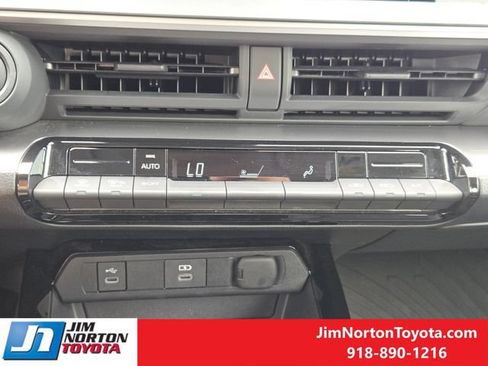 Used 2025 Toyota Prius LE FWD image 19