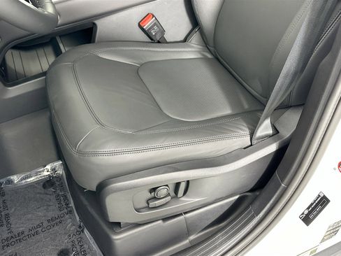 Used 2025 Land Rover Defender 110 S image 17