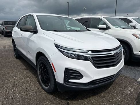 Used 2022 Chevrolet Equinox LS w/ LS Convenience Package FWD image 4