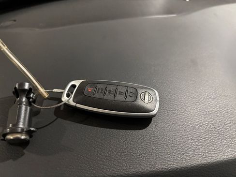 Used 2025 Nissan Pathfinder SV FWD image 21