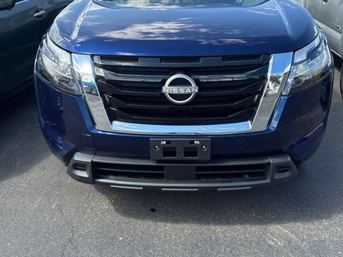 Used 2025 Nissan Pathfinder SV FWD image 1