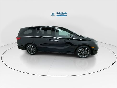 Used 2023 Honda Odyssey Elite image 3