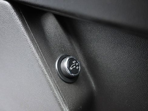 Used 2018 Cadillac XT5 Luxury image 11