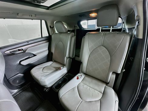 Used 2022 Toyota Highlander Platinum AWD/4WD image 24