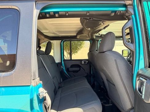 Used 2024 Jeep Wrangler Unlimited AWD/4WD image 15