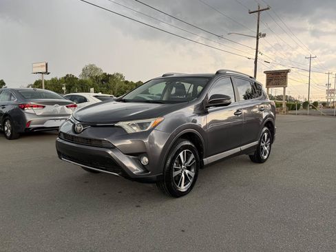 Used 2017 Toyota RAV4 XLE FWD image 3