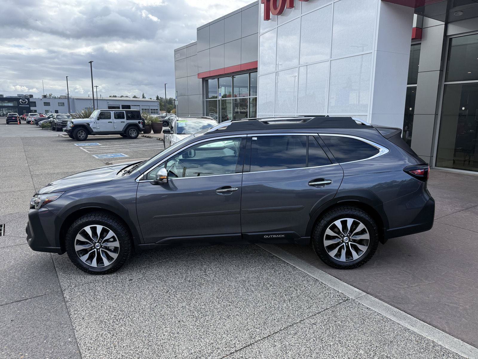 Used 2023 Subaru Outback Touring XT w/ Popular Package #2 AWD/4WD image 3