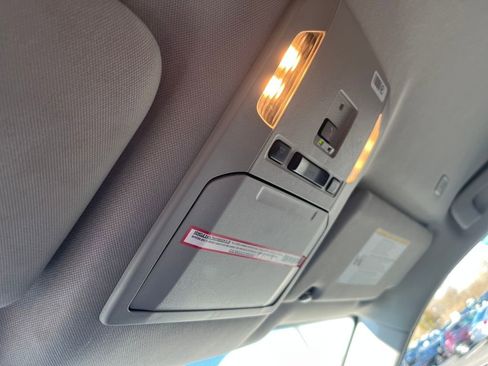 Used 2024 Toyota Highlander LE image 17