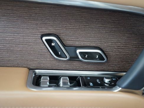 Used 2025 Land Rover Range Rover SE AWD/4WD image 26