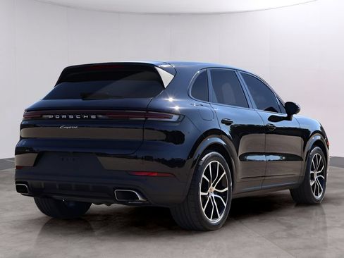Used 2024 Porsche Cayenne AWD/4WD image 8