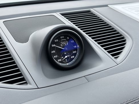 Certified 2025 Porsche Macan Turbo image 26