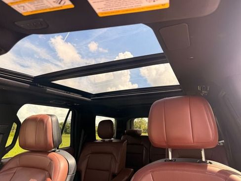 Used 2025 Lincoln Navigator Reserve AWD/4WD image 16