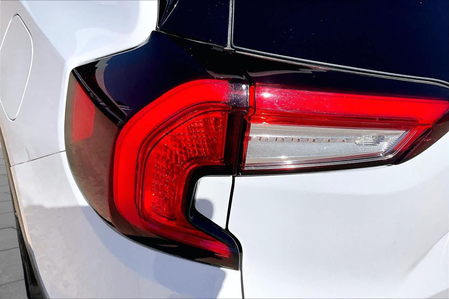 Used 2022 GMC Terrain SLE w/ Driver Convenience Package FWD image 16