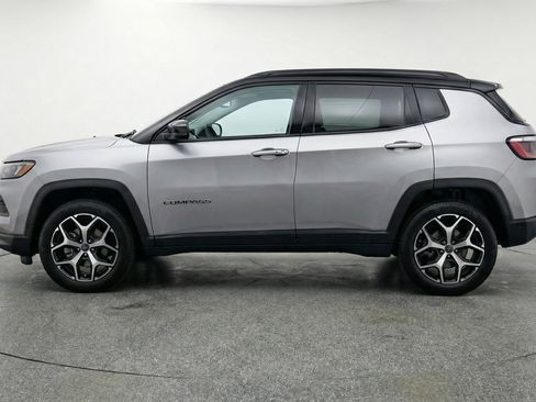 Used 2025 Jeep Compass Limited image 5
