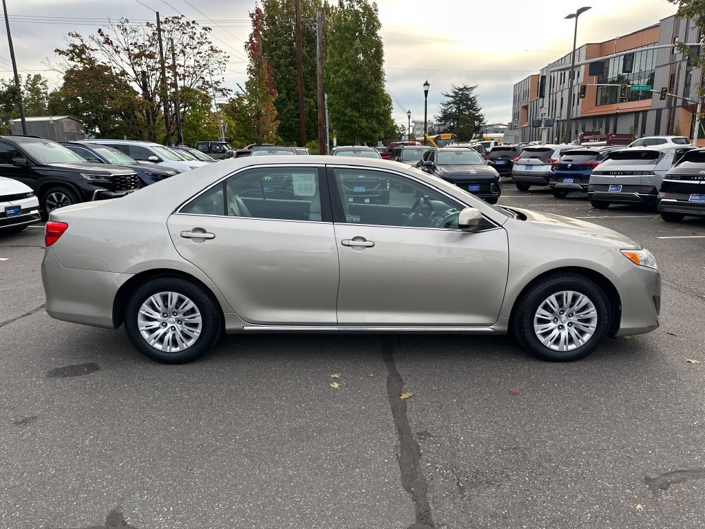 Used 2013 Toyota Camry LE FWD image 7