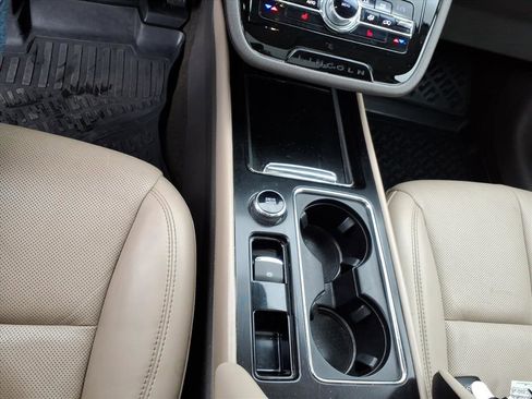 Used 2020 Lincoln Corsair Reserve image 16