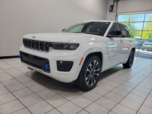 Used 2022 Jeep Grand Cherokee Overland w/ Advanced Protech Group III AWD/4WD image 7
